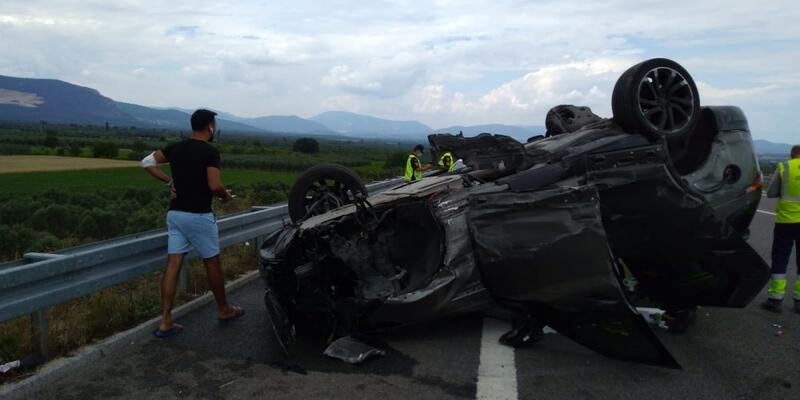 Məşhur müğənni ailəsi ilə birlikdə qəzaya düşdü 